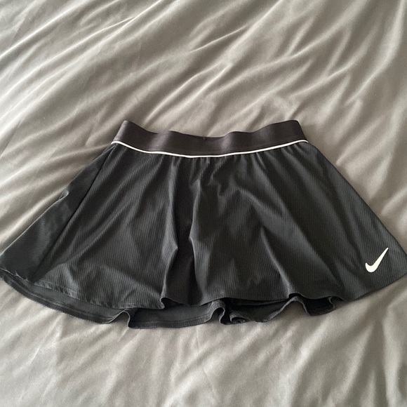 Nike Dresses & Skirts - Nike tennis skirt with built in spandex size medium